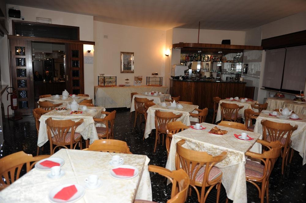 Hotel Svevia Altamura Buitenkant foto